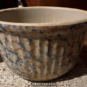 Vintage Red Wing Spongeware medium mixing bowl